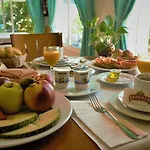 Ayamontino Hotel 2*
