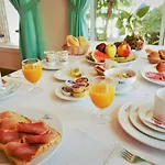 Ayamontino Hotel