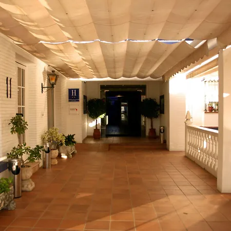 Ayamontino Hotel 2*